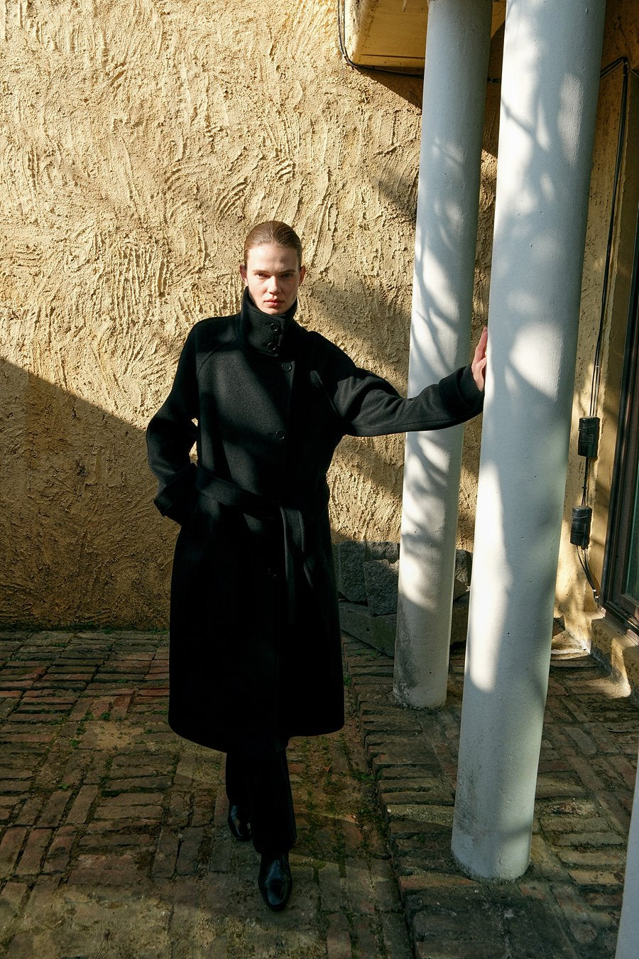 CASHMERE HIGH-NECK BELTED COAT