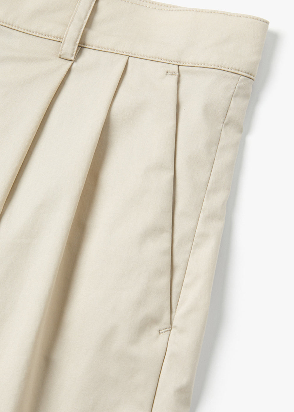 TWO PIN-TUCKED HALF PANTS_CREAM