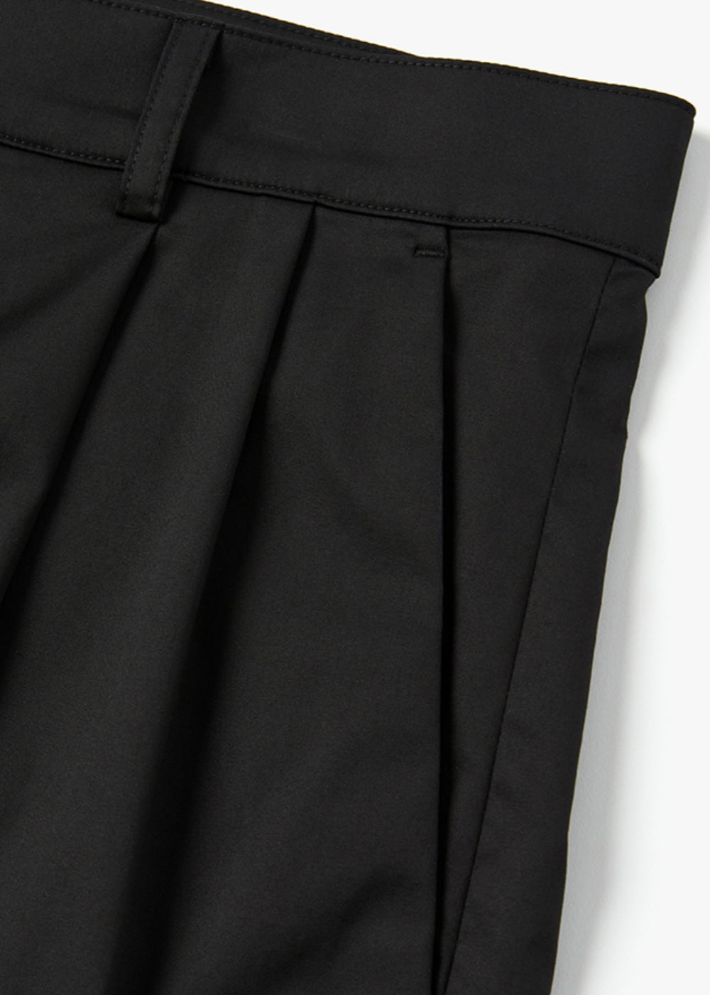 TWO PIN-TUCKED HALF PANTS_BLACK
