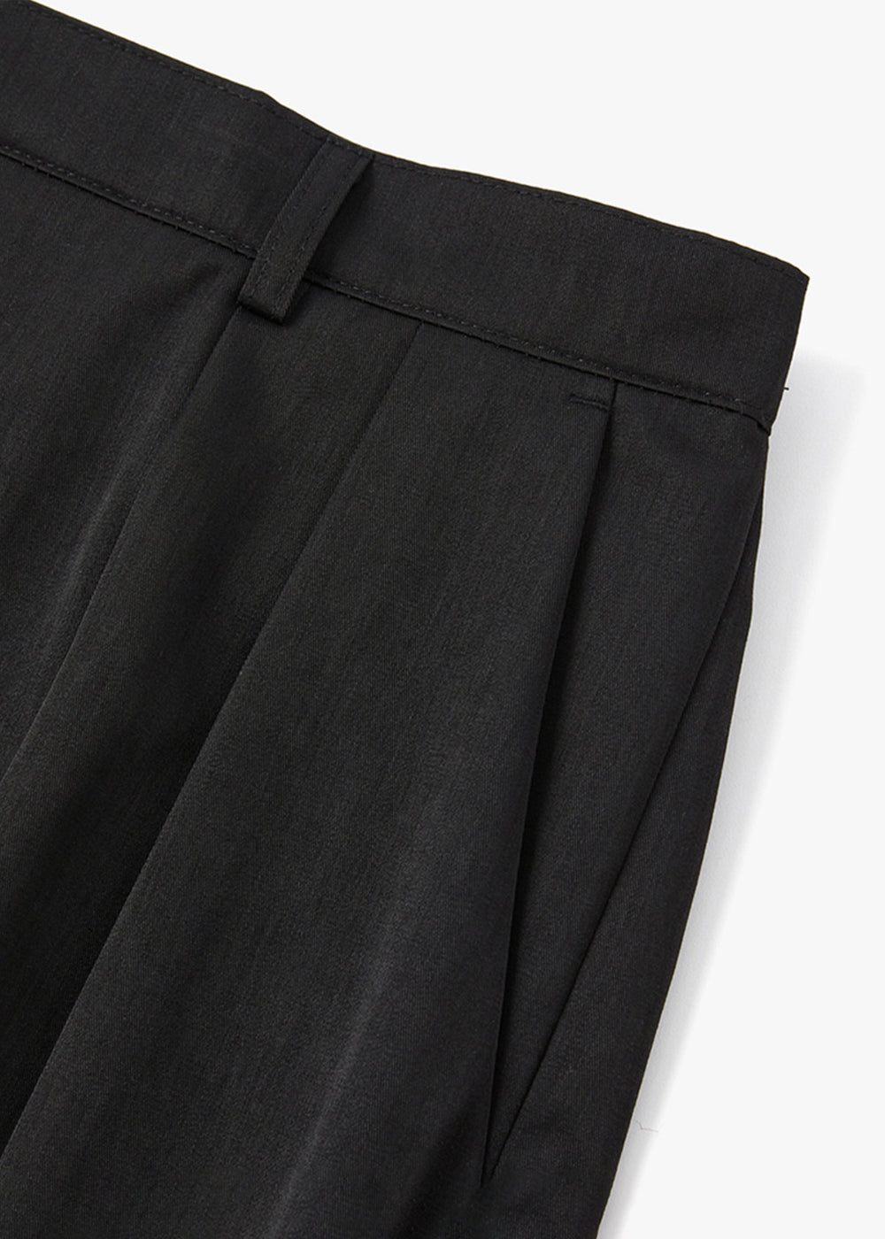 CLASSIC TWO TUCKED HALF SLACKS_BLACK