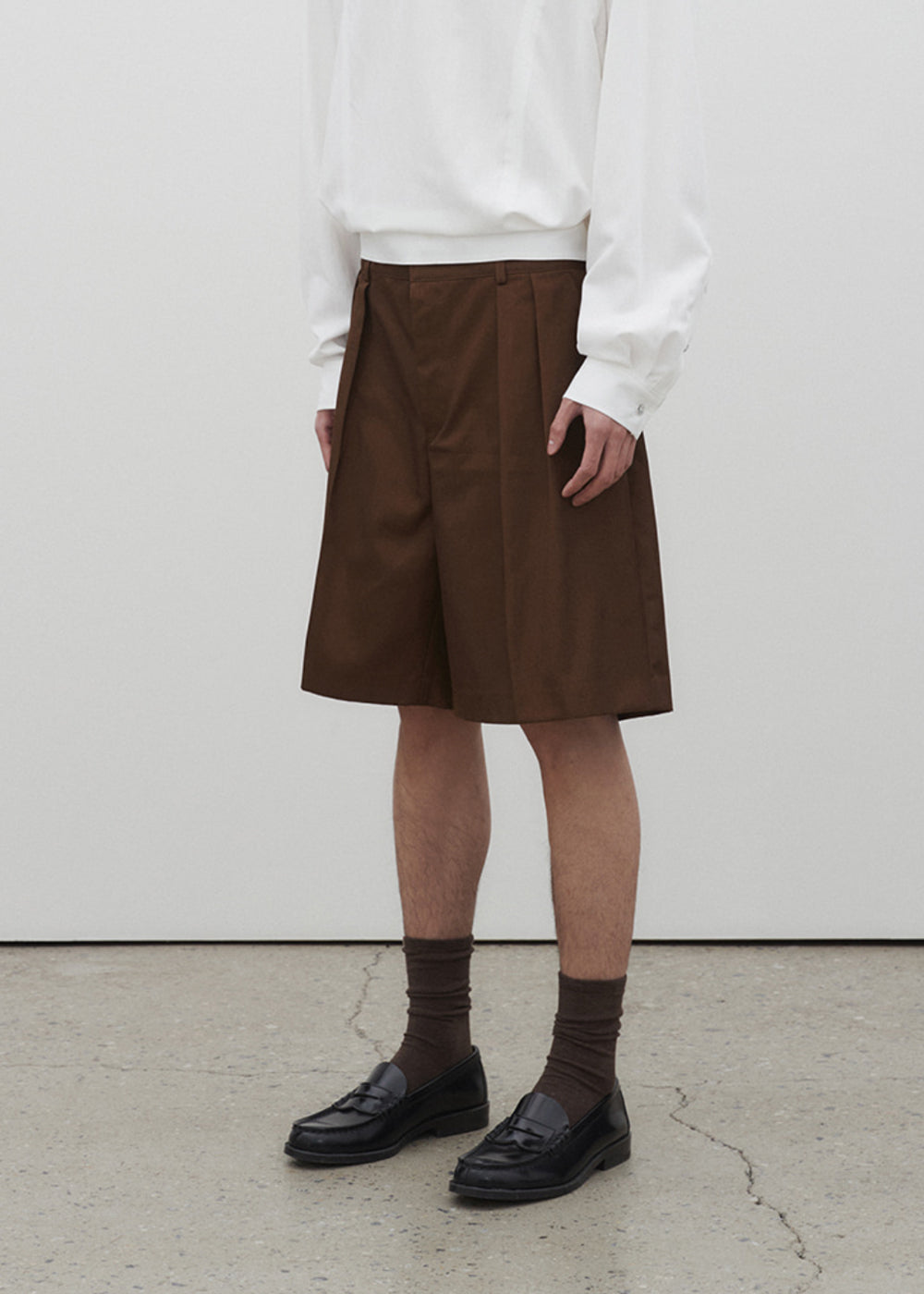 CLASSIC TWO TUCKED HALF SLACKS_BROWN